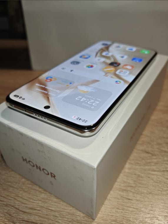 Honor 200 512/12 ГБ, белый, Б/у, в Астане