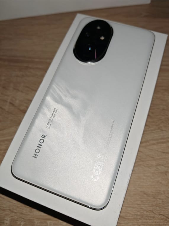 Honor 200 512/12 ГБ, белый, Б/у, в Астане