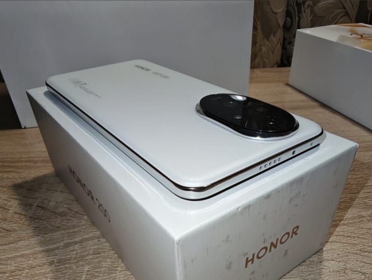 Honor 200 512/12 ГБ, белый, Б/у, в Астане