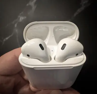 Наушники и гарнитуры / Apple AirPods / Вкладыши (TWS/проводные)