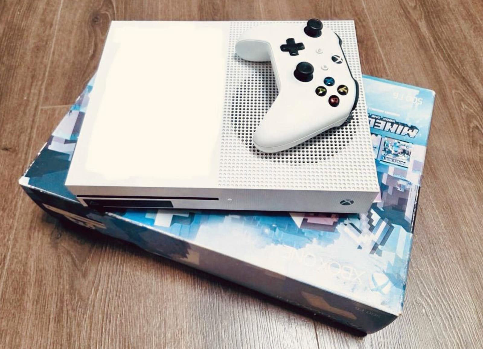 Xbox One S с геймпадом