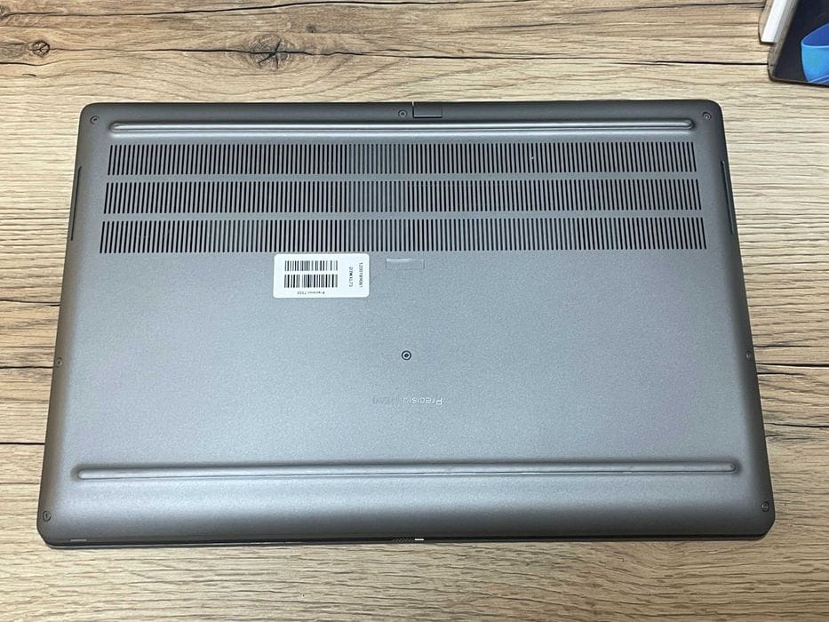 Dell Precision 7550 — i7-10850H / 32GB / Quadro T2000 / 15.6" IPS