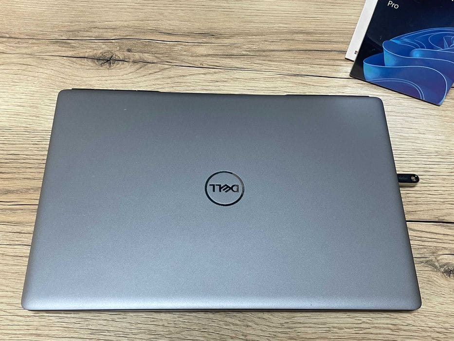 Dell Precision 7550 — i7-10875H / 32GB / Quadro T1000 / 99% sRGB